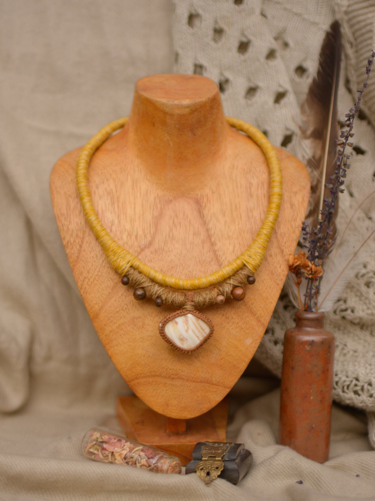 Terra Necklace with Shell - Wheat&Wood