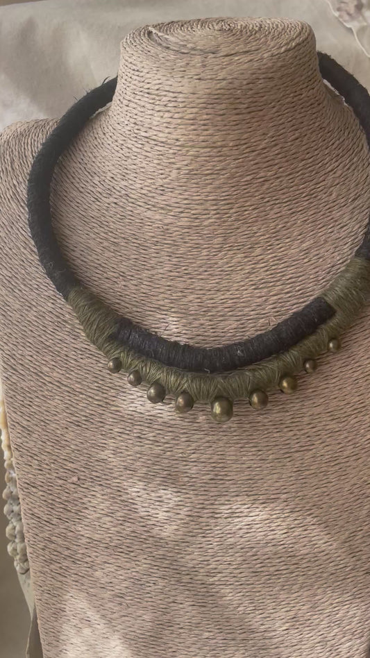 Beaded Necklace Black-Khaki
